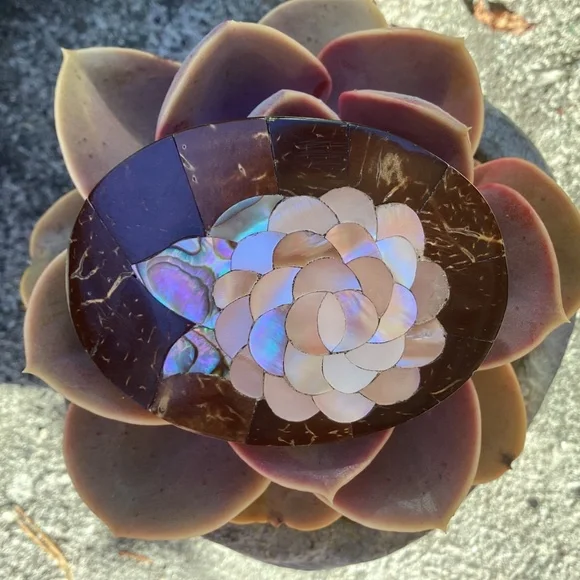Spectacular Vintage Abalone Inlay Flower Design Belt Buckle display picture 1